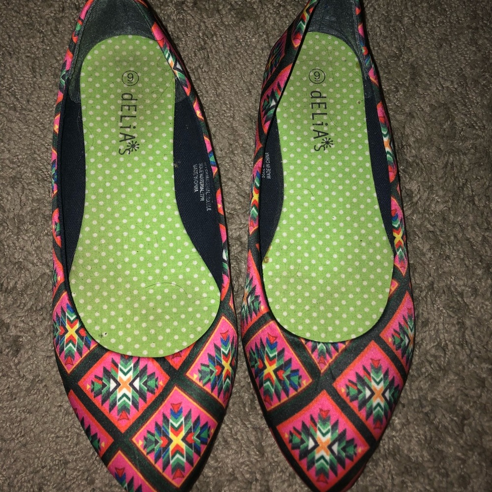 GUC Delia’s Flats
